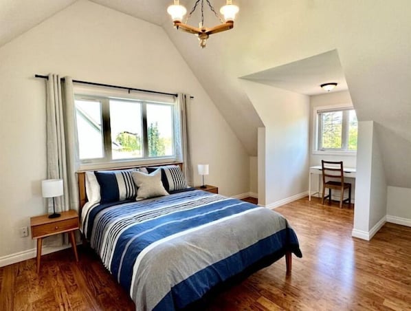 4 bedrooms, desk, iron/ironing board, free WiFi