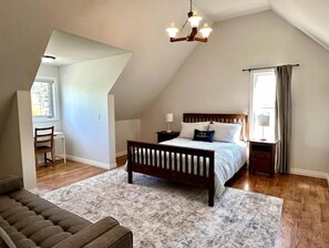 4 bedrooms, desk, iron/ironing board, free WiFi