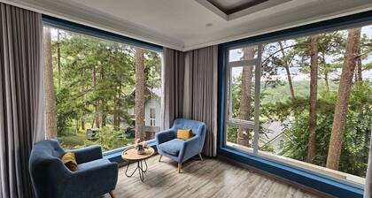 Villa with lakeview and surrounded pine trees - 15 minutes to downtown Dalat!
