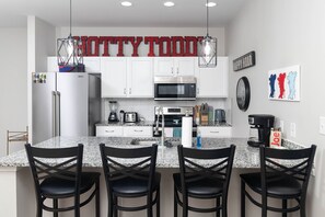 Microonde, forno, piano cottura, lavastoviglie