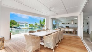 Outdoor dining - Lucy - Noosa - Noosaville, Escape to the ultimate luxury getaway (Noosaville)