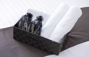 Daunenbettdecken, Zimmersafe, Verdunkelungsvorhänge, Bettwäsche