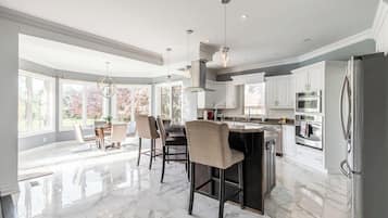 KylskÄp, mikrovÄgsugn, ugn och spishÀll