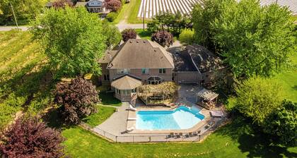 Luxury Villa with Pool & Hot Tub in Niagara Wine Country