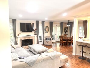 Smart TV, fireplace - Paradise found, look no further (Hilton Head Island)