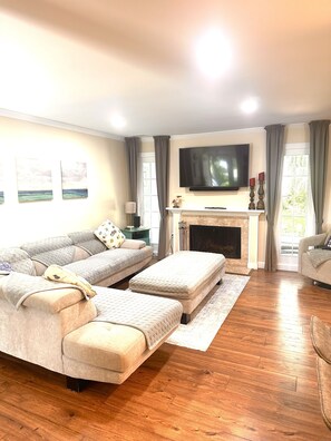 Smart TV, fireplace - Paradise found, look no further (Hilton Head Island)