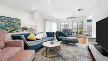 Exclusive Room | Living area