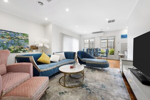 Exclusive Room | Living area