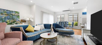 Provincial 3BR townhouse Chadstone MEL 