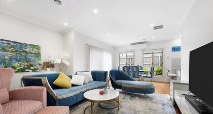 Provincial 3BR townhouse Chadstone MEL