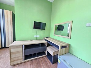 Standard Double Room | Free WiFi, bed sheets - Baanpin Hotel and Cafe (Bangkok)