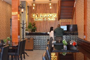 Reception - Baanpin Hotel and Cafe (Bangkok)