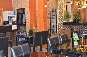Reception - Baanpin Hotel and Cafe (Bangkok)
