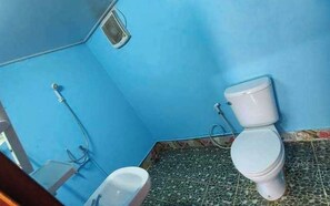 Standard Room | Bathroom