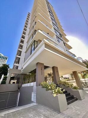 Exterior - Stunning City Center Condo Full AC, Pool, Near All (Santo Domingo)
