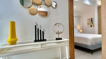 1 slaapkamer, een bureau, een strijkplank/strijkijzer, wifi