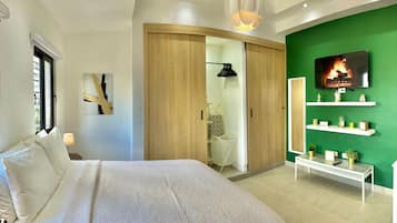 1 bedroom, desk, iron/ironing board, WiFi