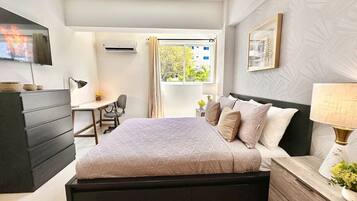 1 slaapkamer, een bureau, een strijkplank/strijkijzer, wifi