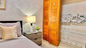 1 bedroom, desk, iron/ironing board, WiFi