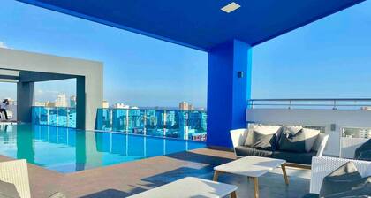 Cozy City Center Apt, Pool, Gym, Full AC, Fast Wi-Fi, Great City Views.
