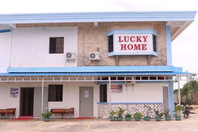 Lucky Home Hotel and Apartment