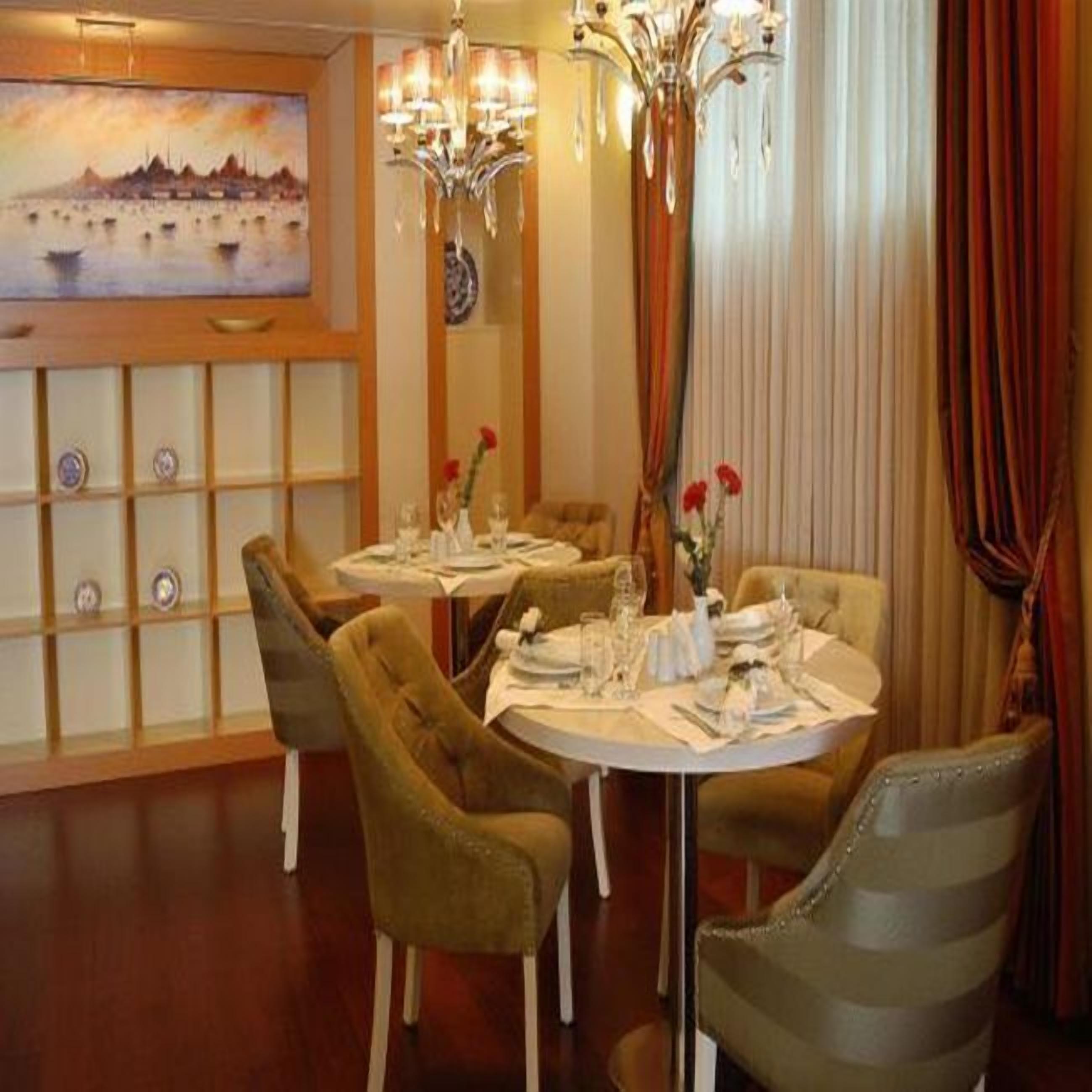 بوفيه فطور مجانًا يوميًا