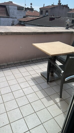 Phòng đơn Cao cấp, 1 phòng ngủ, không hút thuốc, quang cảnh thành phố | Hiên