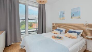 1 bedroom, bed sheets