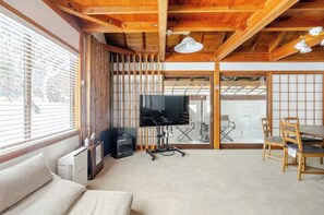 Smart TV, computer monitors, printers - Lodge for stay, pet friendly, 3 min by drive or 15min by walk to Hakuba47 (北安曇野郡白馬村大字神城)