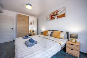 2 bedrooms, iron/ironing board, travel cot, free WiFi