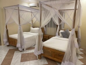 5 chambres, coffres-forts dans les chambres, fer et planche à repasser