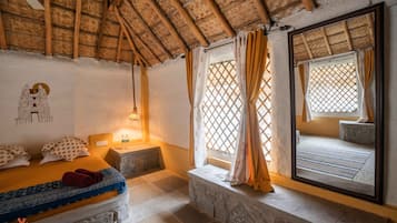 Deluxe Mud Cottage | Free WiFi, bed sheets