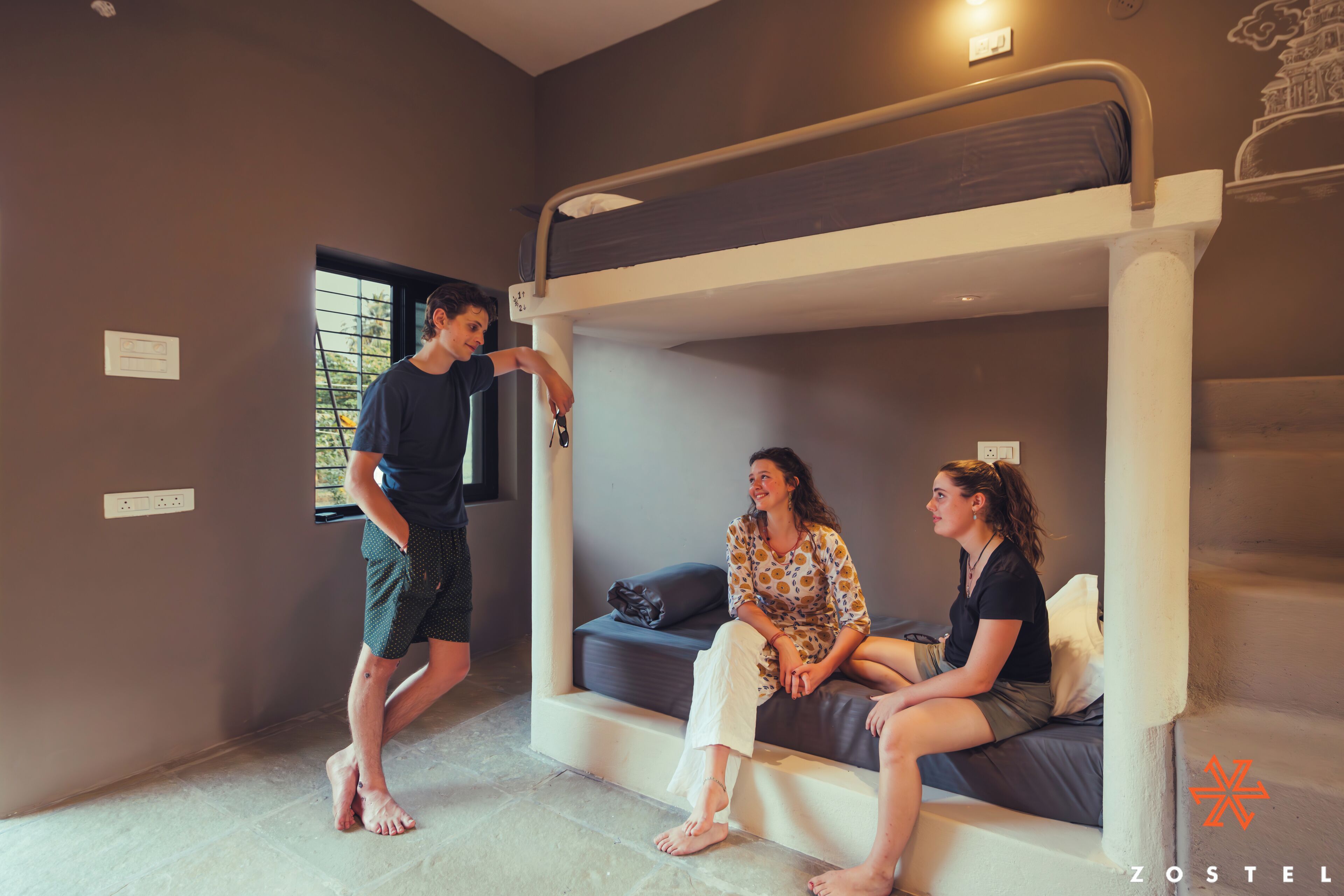 Superior 6 Bed Mixed Dorm | Free WiFi, bed sheets