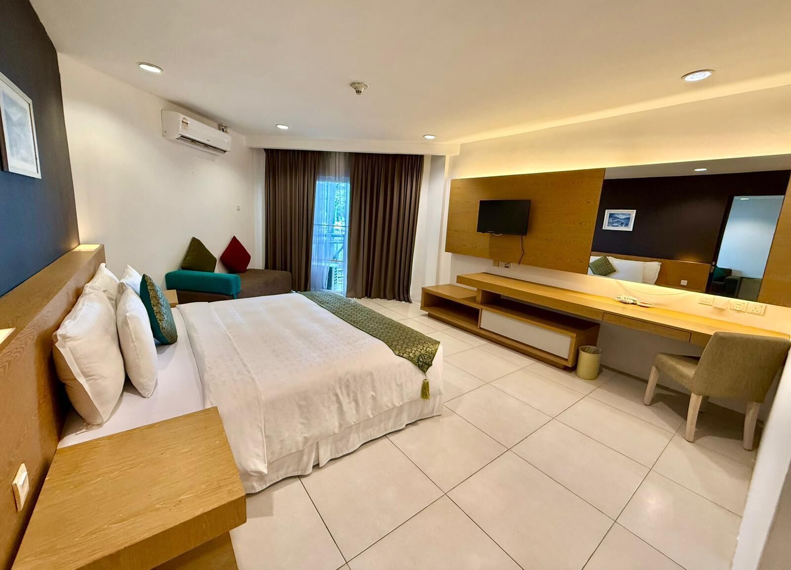 Dobbeltrom – deluxe | Minibar, individuelt innredet, skrivebord og skrivebord for bærbar PC