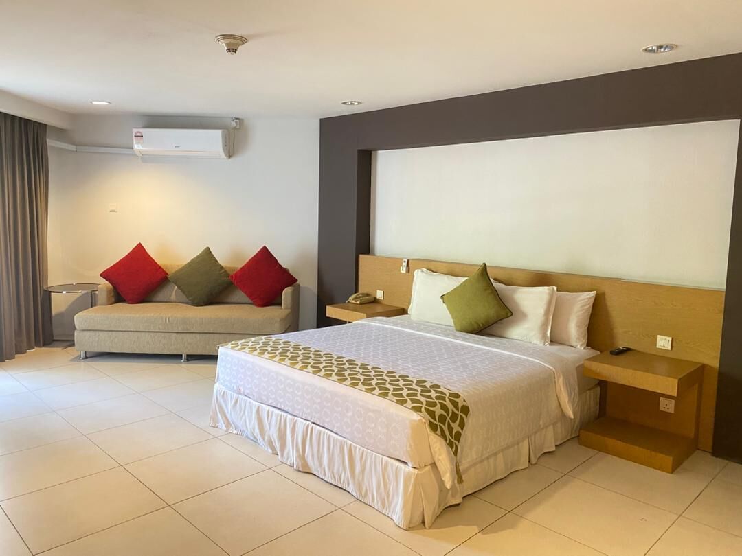 Minibar, individually furnished, desk, laptop workspace