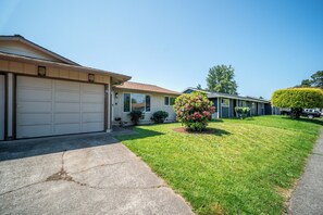 Exterior - Modern Home in Portland (Portland)