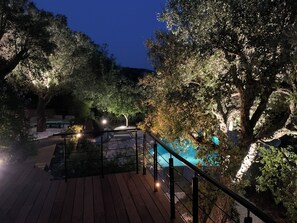 Property grounds - Luxurious villa, heated pool, beach and groceries at walking distance. (Roquebrune-sur-Argens)