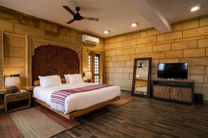 Free minibar items, in-room safe, individually decorated - Hotel Grand Khalifa (Jaisalmer)