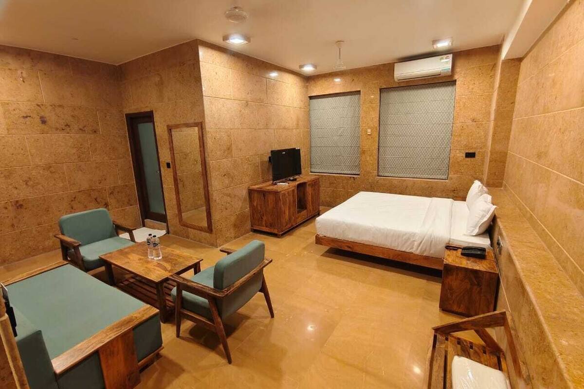 Phòng Deluxe | Minibar với thức ăn, đồ uống miễn phí, két bảo mật tại phòng, bàn