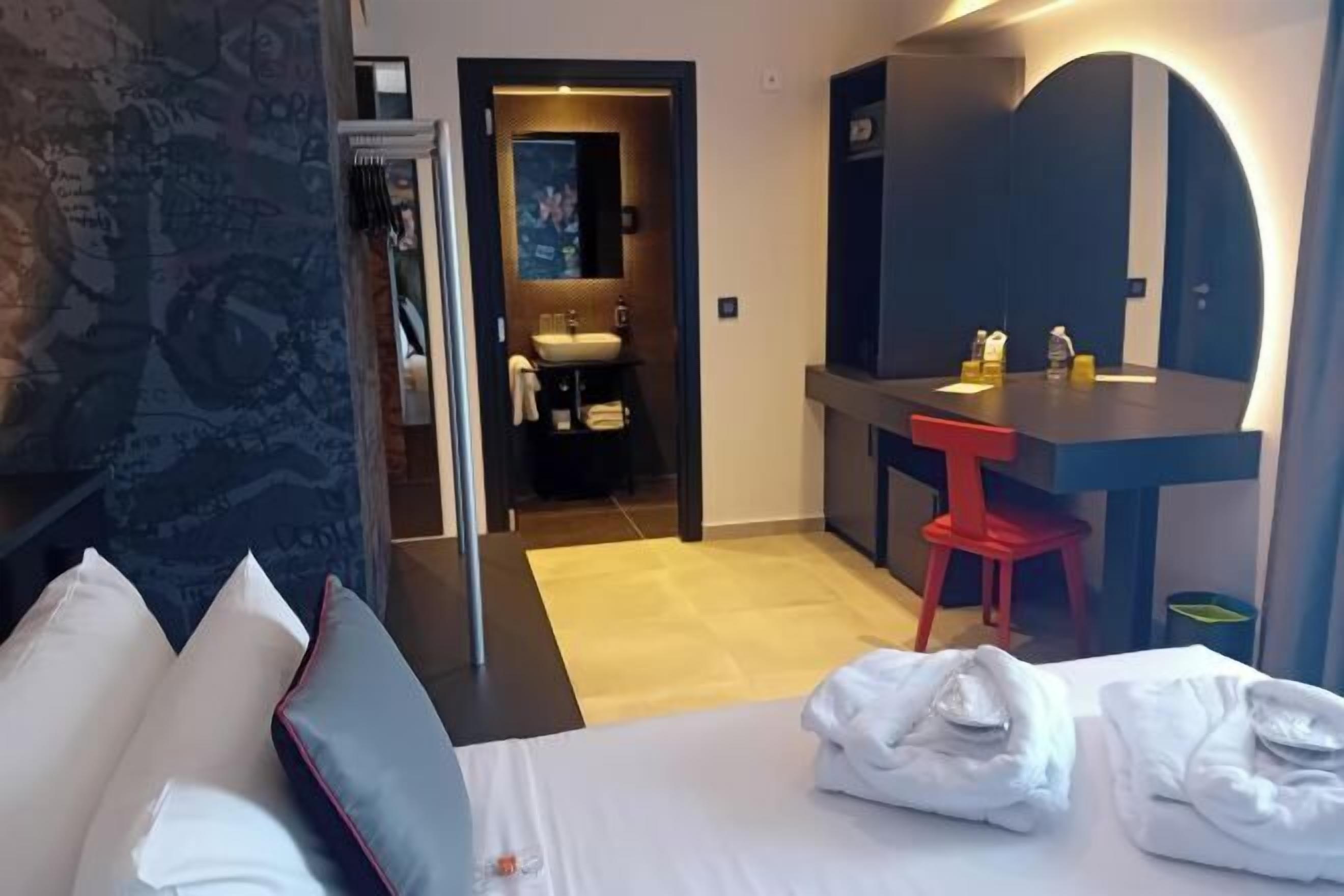 Minibar, in-room safe, desk, blackout curtains
