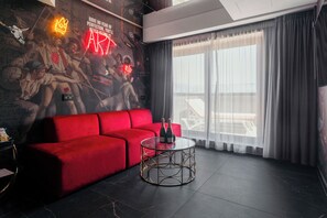 Dobbelt- eller tomannsrom – executive | Minibar, safe på rommet, skrivebord og blendingsgardiner