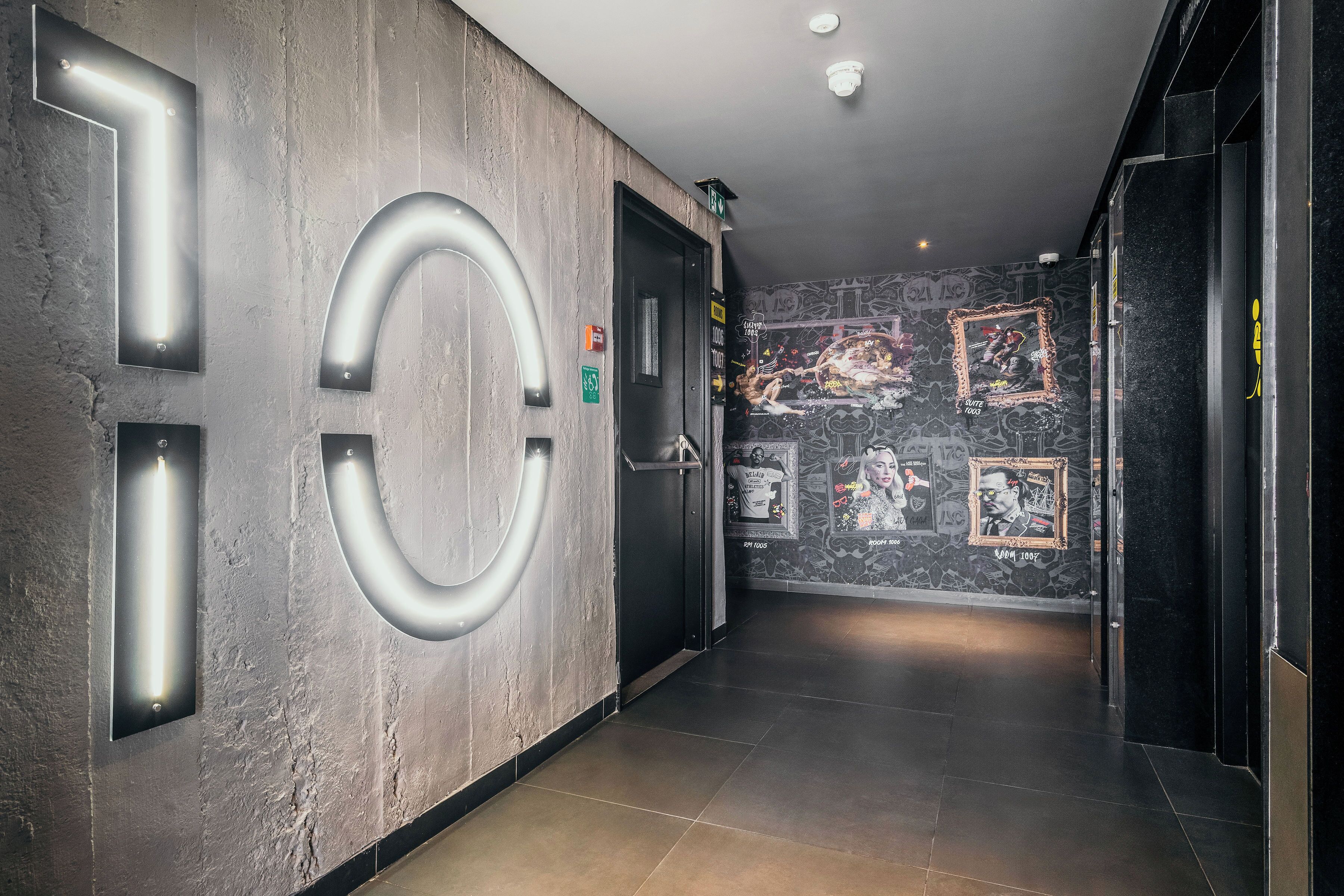 تفاصيل الفندق من الداخل