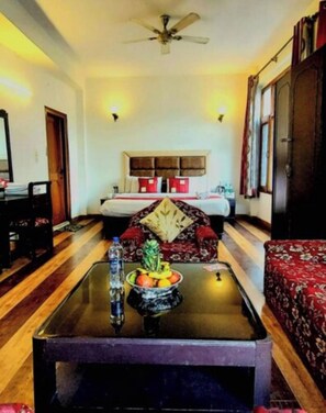 Deluxe Quadruple Room | Free WiFi, bed sheets - Goroomgo Kalinga Inter Continental Manali (Manali)