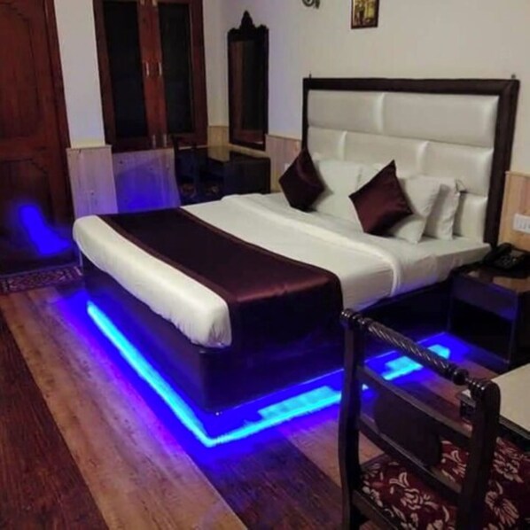 Superior Double Room | Free WiFi, bed sheets - Goroomgo Kalinga Inter Continental Manali (Manali)