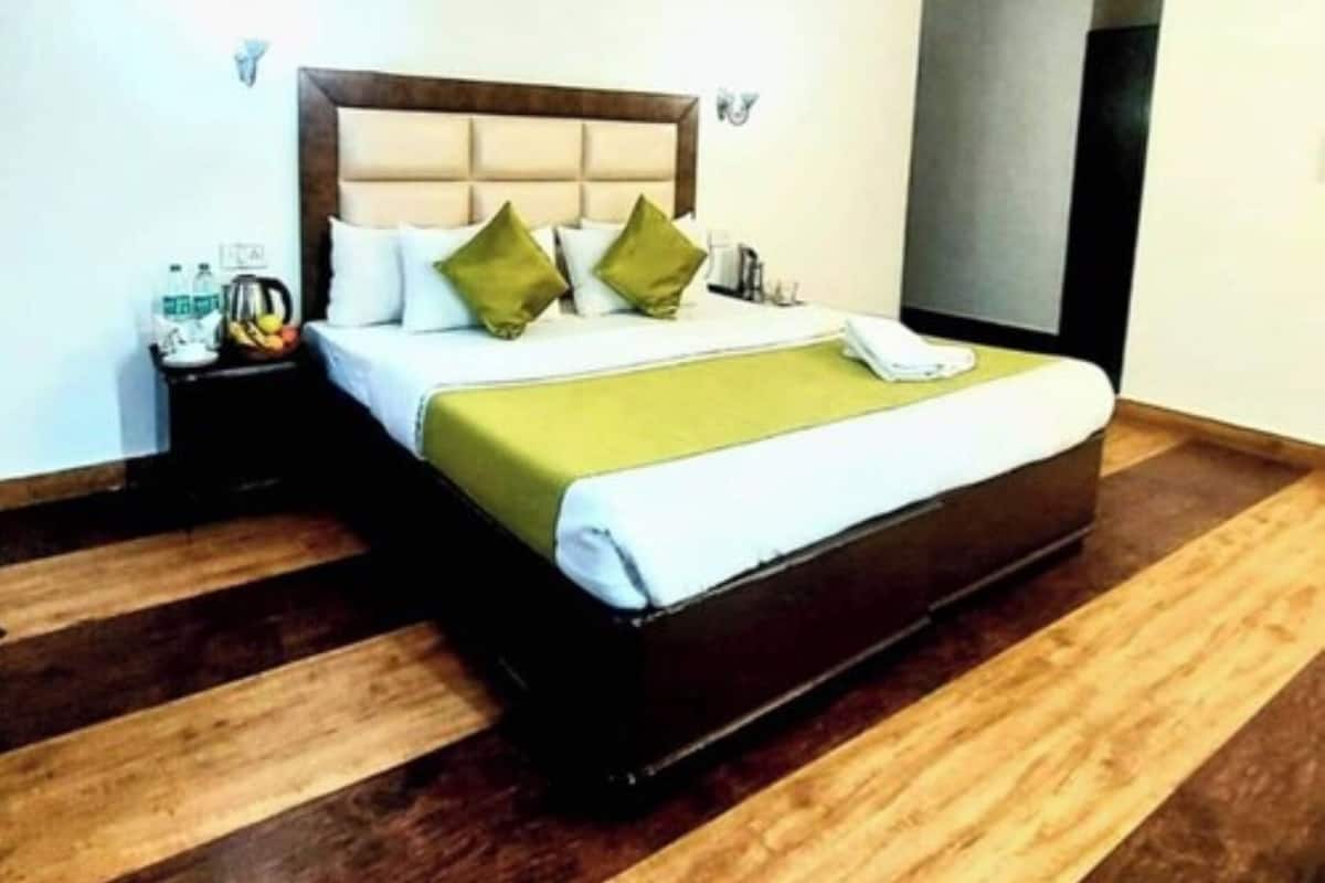 Deluxe Double Room | Free WiFi, bed sheets