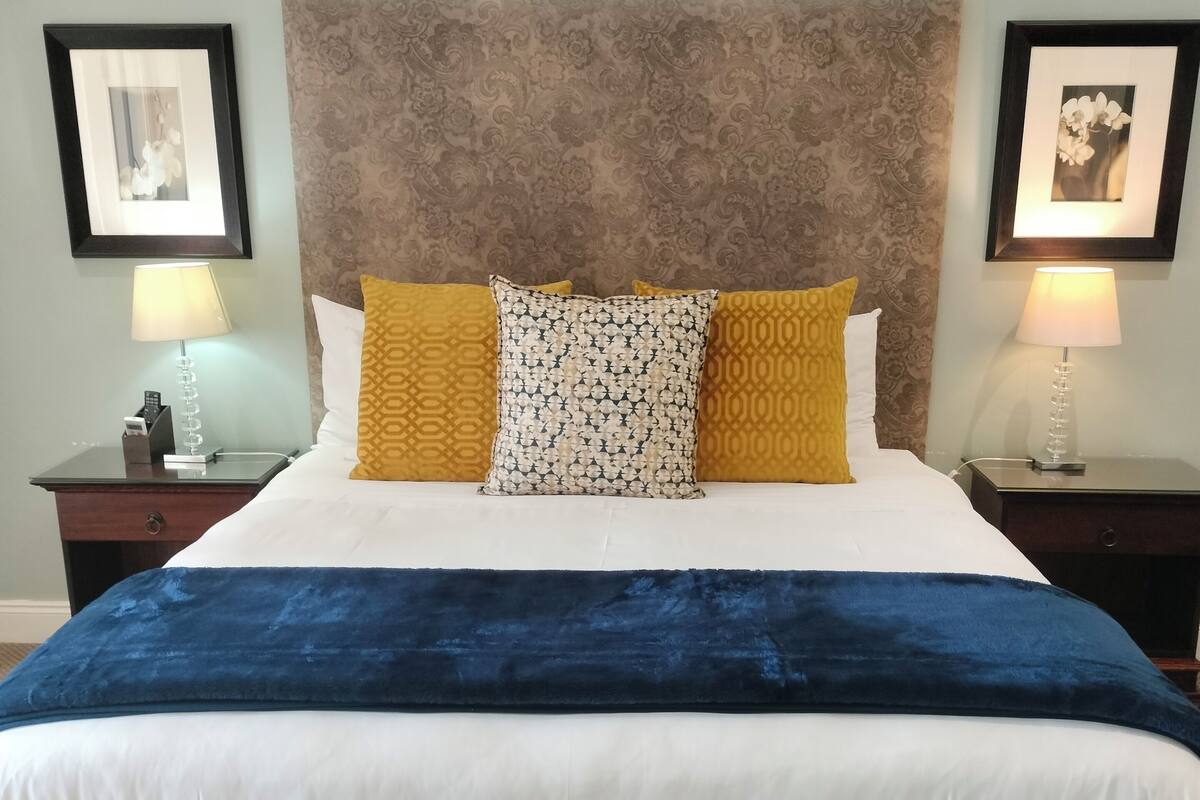 1 bedroom, premium bedding, minibar, in-room safe