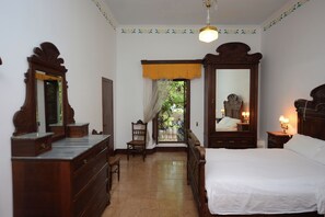 7 slaapkamers, een strijkplank/strijkijzer, wifi, beddengoed