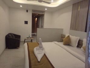 1 bedroom, premium bedding, blackout drapes, free WiFi - Hotel Samriddhi (Arrah)