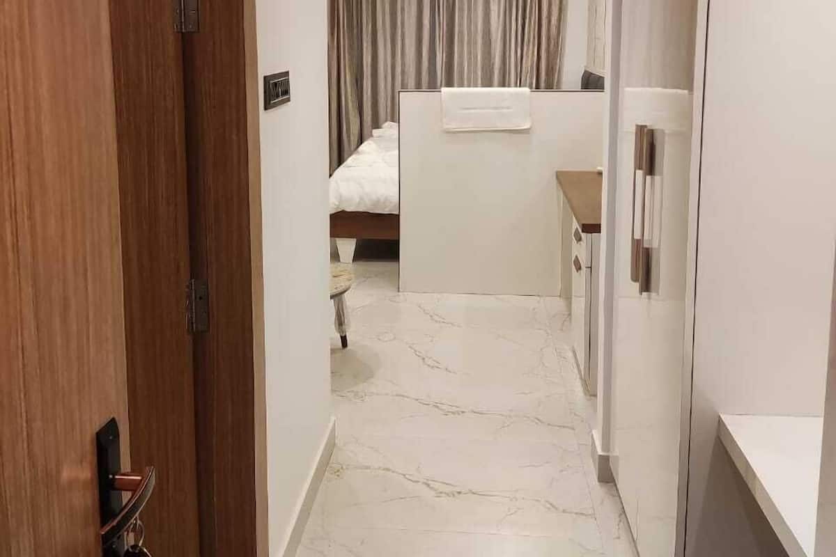 1 bedroom, premium bedding, blackout curtains, free WiFi