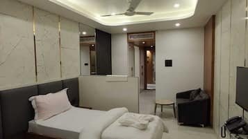 1 bedroom, premium bedding, blackout curtains, free WiFi